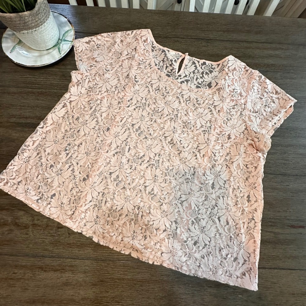 Torrid‎ Woman's Floral Lace Peach Pink Top Blouse Size 1 Short Sleeve Size 14/16